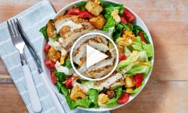 ببینید | طرز تهیه سالاد سزار خوشمزه و مخصوص رستورانی با مرغ